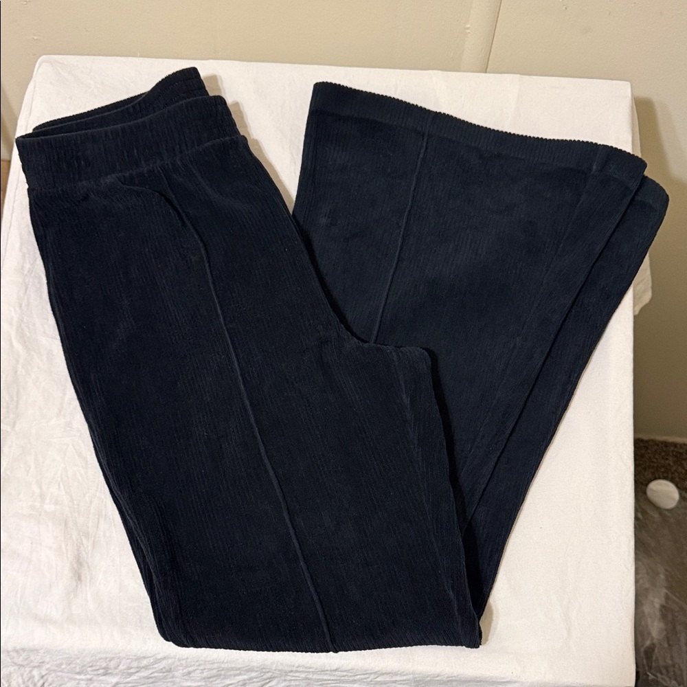 Aerie WOMENS  Black Corduroy Short Court Flare Pants - Picture 2 of 10